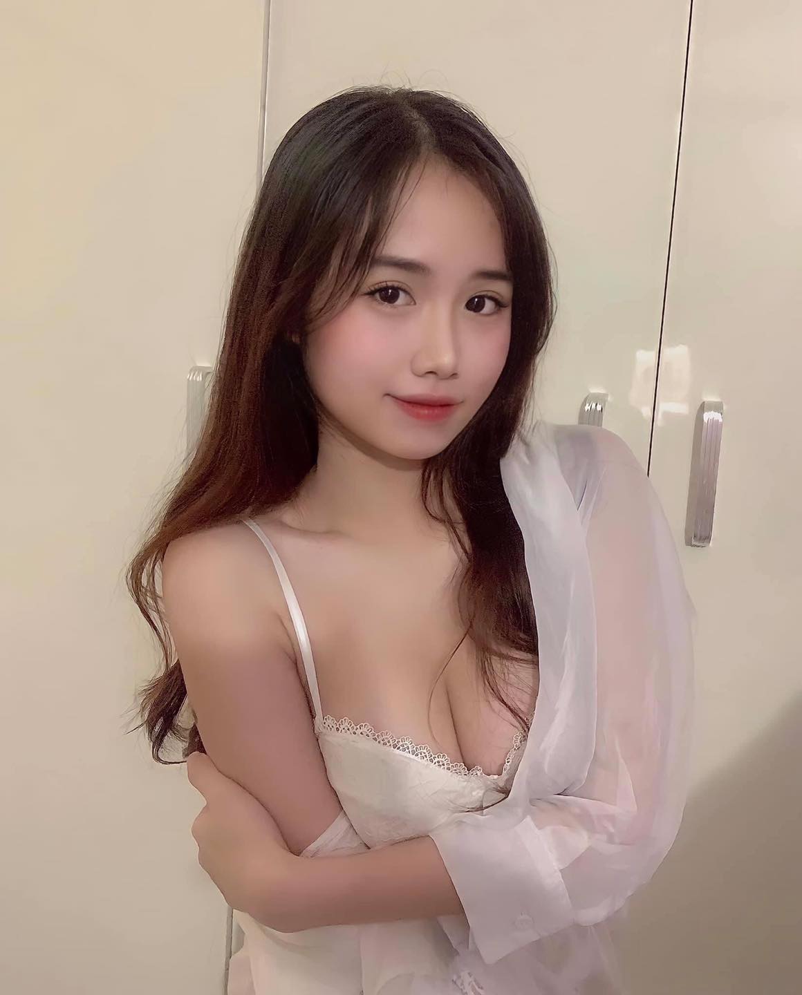 Ảnh gái sexsy Hạ Tiên ngực khủng hết cỡ