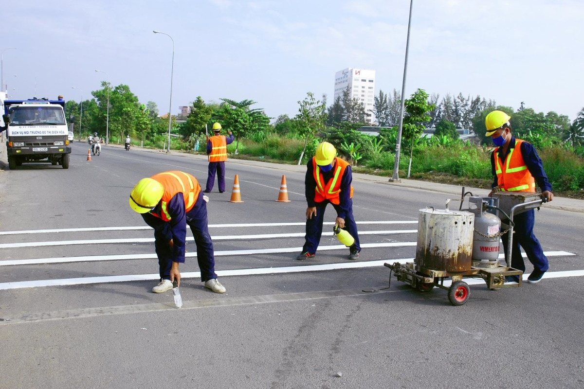 ứng dụng sơn kẻ đường